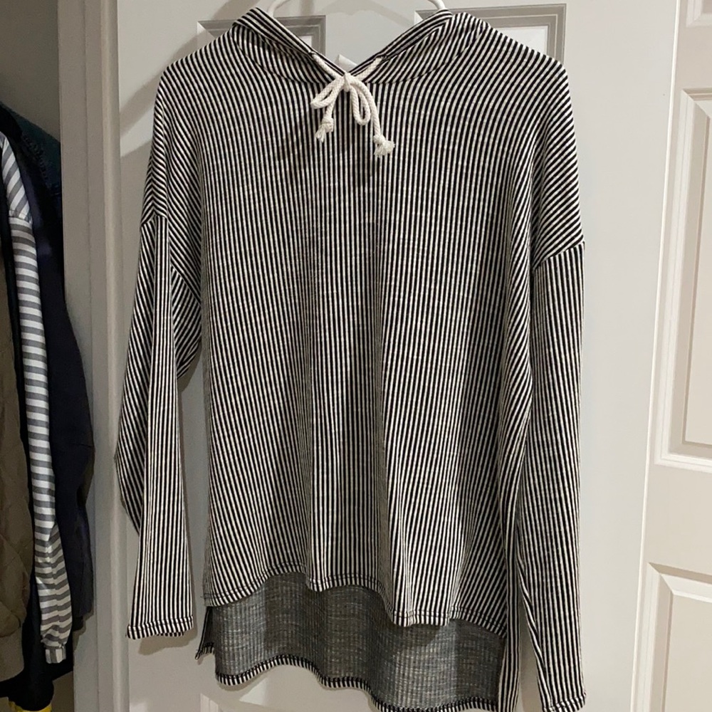 Hi-low light sweatshirt